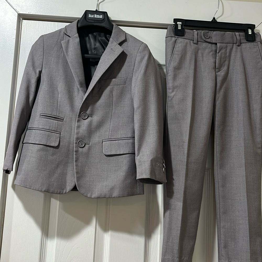 Gray ISAAC MIZRAHI suit in great condition!